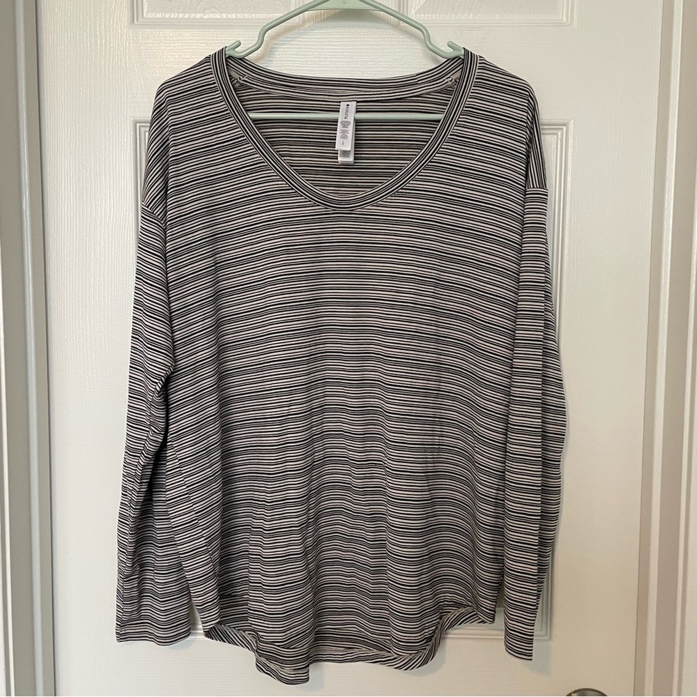 Athleta Black White Stripe Long Sleeve Workout Shirt Women’s Size Large